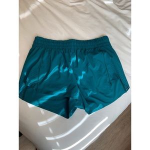 Athleta hustle short size small